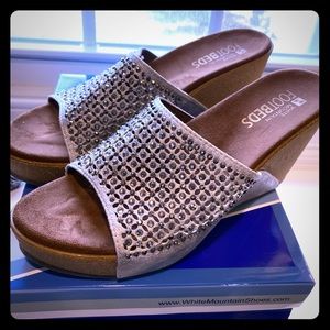 SOLD -Silver Glitter Coventry wedges - size 7 NWT